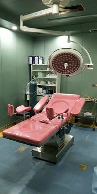 캐스터와 1980MM 90 Deg 멀티 기능 전기 부인과 산과 배달 검사 베드 테이블